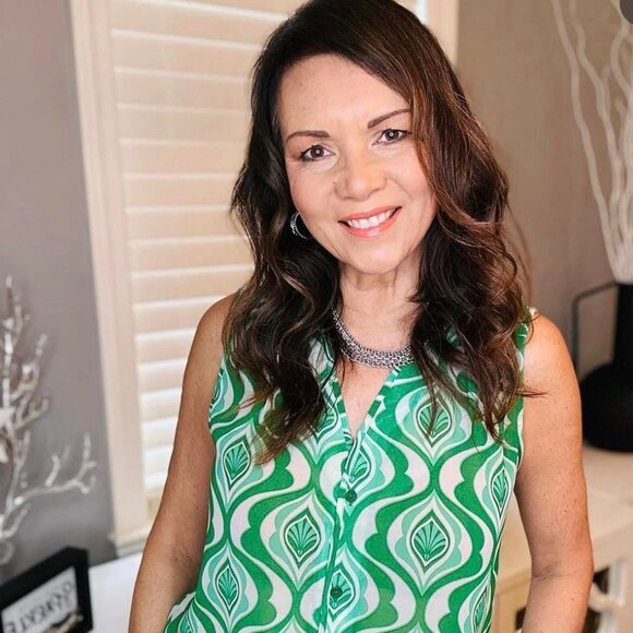 CAbi 6321 Scroll Print Top Spring 2023 Size Large EUC - Picture 1 of 9